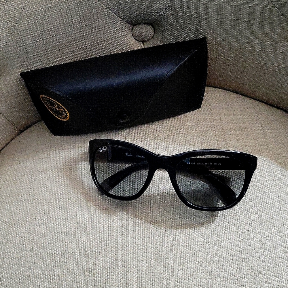 RAY-BAN 4216 Women's black Sunglasses